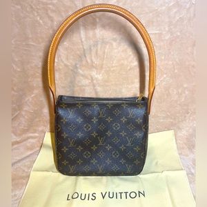 Louis Vuitton
Monogram Looping MM
Shoulder Bag